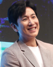 Lee Sun-kyun (13)